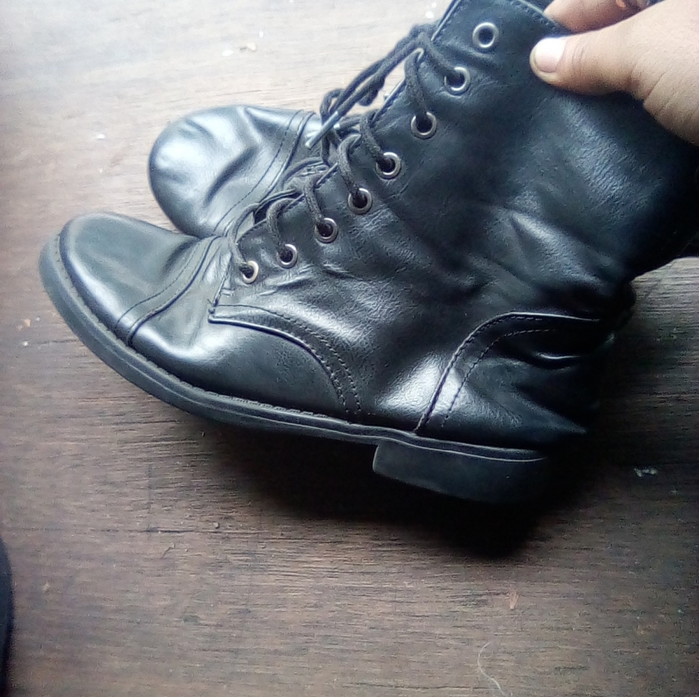 Women's black MOSSIMO SUPPLY CO. boots size 8